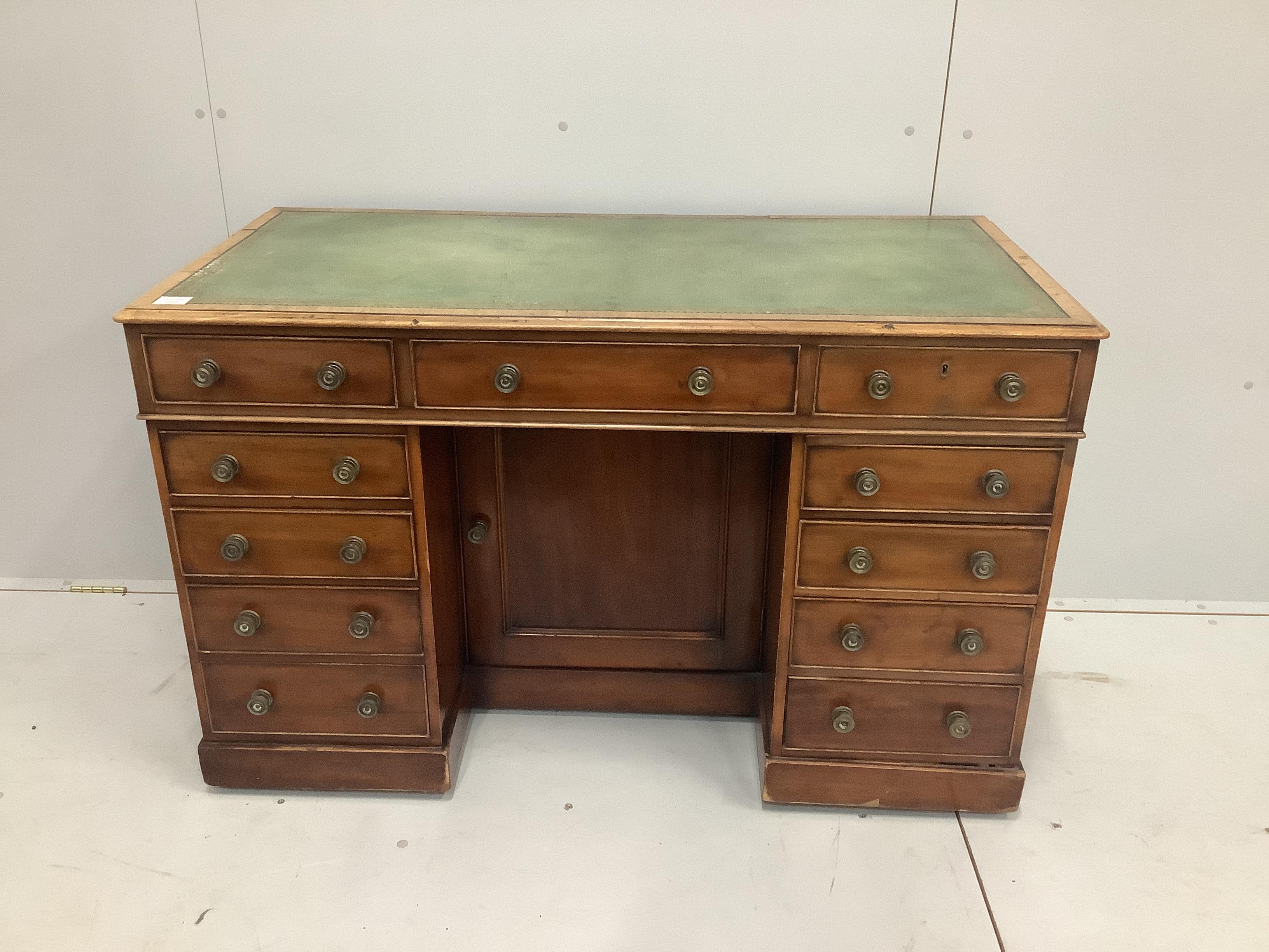 A late Victorian mahogany pedestal desk, width 122cm, depth 60cm, height 77cm